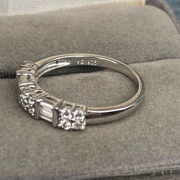 Vintage Cubic Zirconia Band 925 Cocktail Ring in Sterling Silver Size 8 1/2 - Picture 3 of 10
